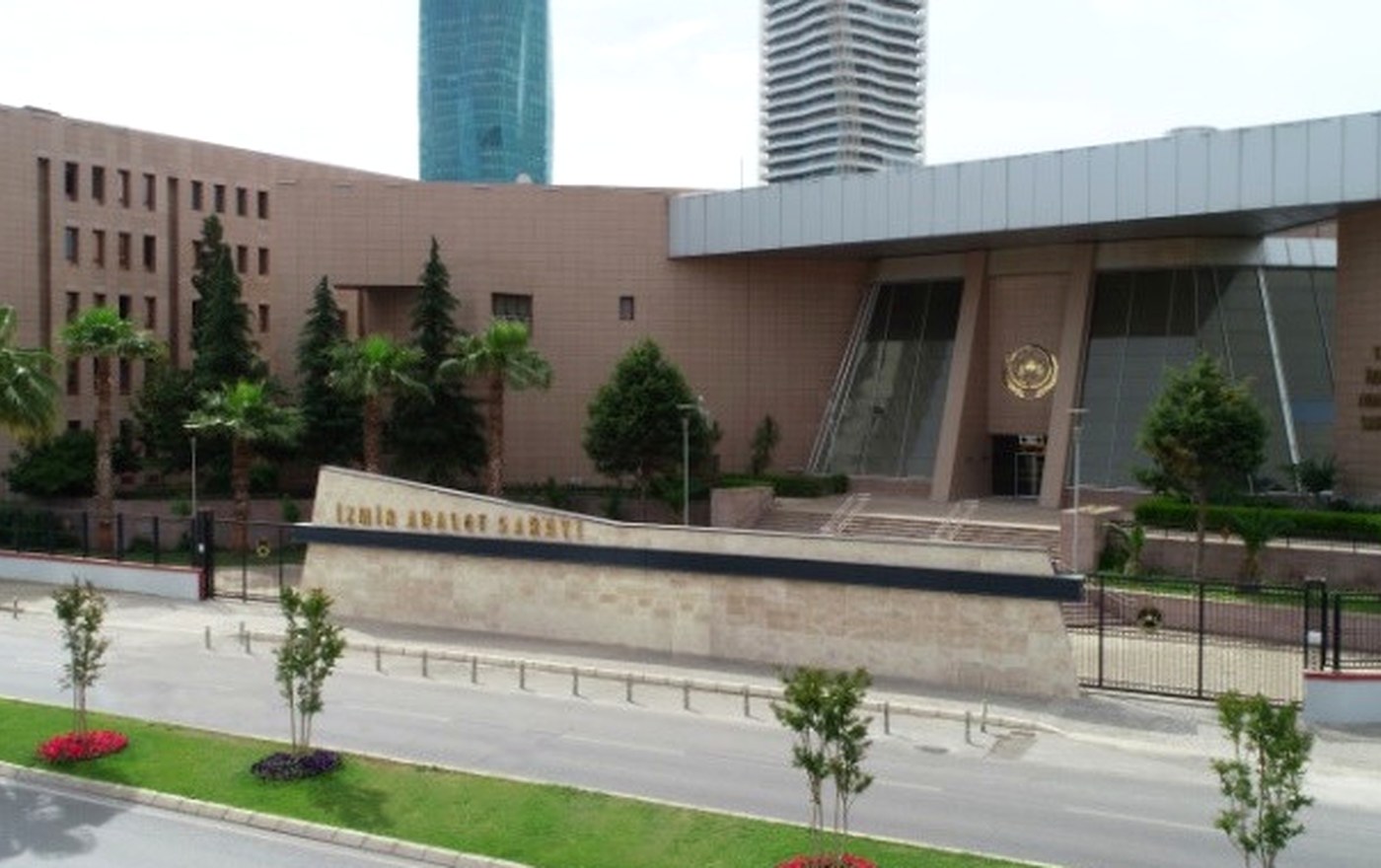 İzmir Adliyesi bina fotoğrafı